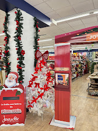 Photo n°4 de Jour de Fête à Epagny Metz-Tessy (Magasin de déguisements)