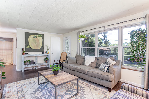 Robyn Feld- Real Estate Agent - Thumbnail