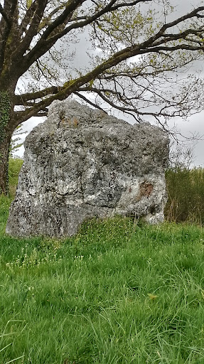 Couëbrac menhir