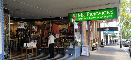 Mr Pickwick's Fine Old Books