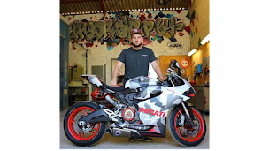 Photo n°1 de THE CLASSIC WORKSHOP à Limendous (Atelier de carrosserie automobile)