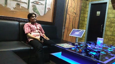 electronics-store