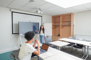 Photo n°21 de Mitwit Office (ex MULTIBURO) Neuilly-sur-seine à Neuilly-sur-Seine (Location de bureau virtuel)