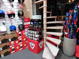 Photo n°15 de Skimium - BOARDSKIDOM Les Ménuires à Les Belleville (Magasin de vêtements de sport)