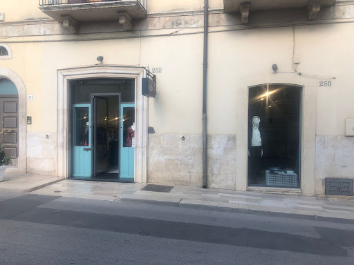 Mon'è - Visual
