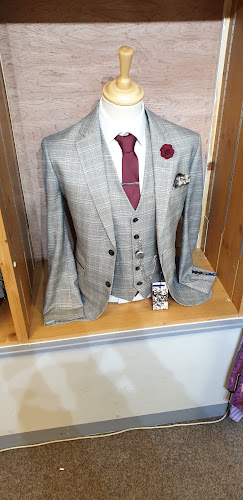 http://www.tuxandtailsni.com/
