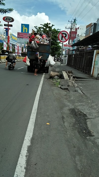 Photos of indomaret pramuka
