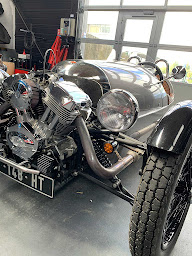 Photo n°7 de EMBLEMATIK GARAGE à Montigny-le-Bretonneux (Service d'entretien des pneus)