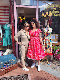 Photo n°3 de VINTAGE & so à Carentan-les-Marais (Magasin de vêtements pour hommes)