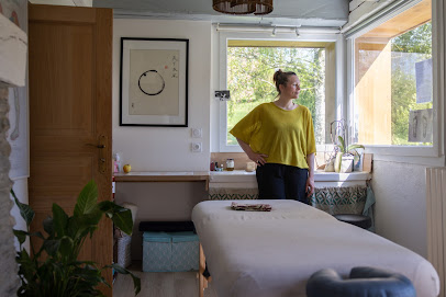 Julie Villain Déjardin - médecine traditionnelle chinoise-massages Tuina et réflexologie plantaire- Le Chemin de Zolélie