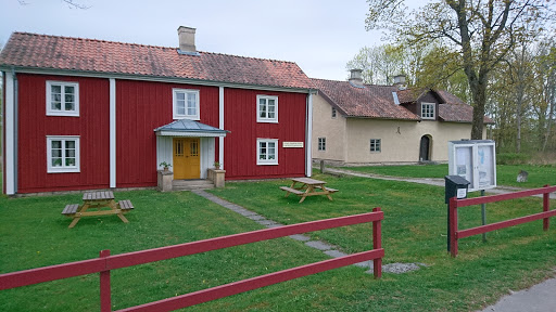 Hembygdsgården, Hällabrottsgården