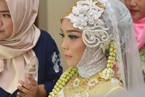 Tia Andriana Make Up Profesional, Author: Eka Roliana