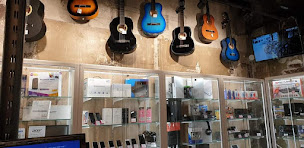 Photo n°6 de Cash-Web Lille Faidherbe à Lille (Magasin d'instruments de musique d'occasion)