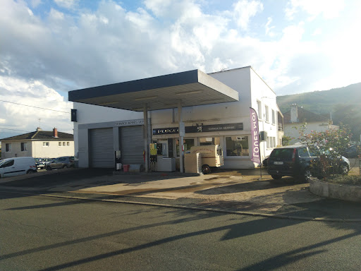 Gas station Julienas - Thumbnail