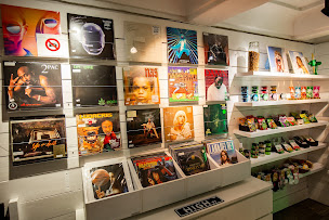 Photo n°23 de Vibes CBD SHOP à Saint-Tropez (Magasin de cannabis)