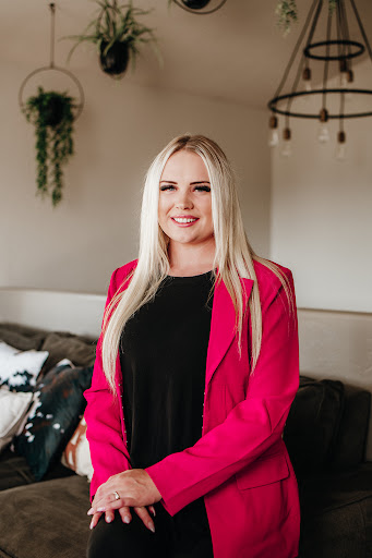 Ceciley Taylor at RE/MAX Glacier Country Gallery - United States