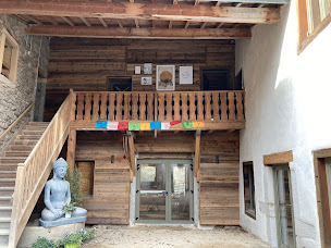 Photo n°15 de Les Grandes Terres Karma Maha Meru Ling à Francheville (Centre de yoga)