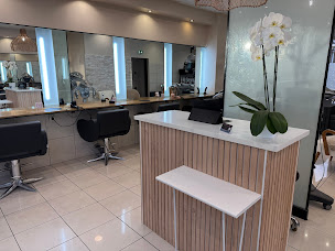Photo n°22 de Au salon de Julie à Le Havre (Salon de coiffure)