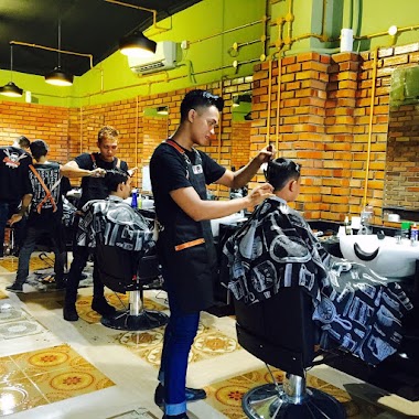 Keluncum Barbershop Balikpapan Baru, Author: Prihandoko Triswiyanto