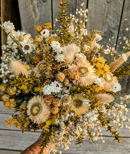 Barzen's Blooms Logo