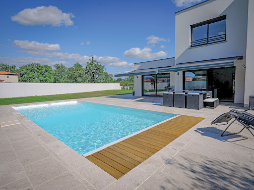 Photo de Piscines Desjoyaux Nevers - Ent. Teillais Piscines 58 à Saint-Parize-le-Châtel (58490)