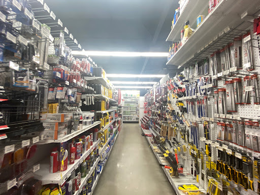 D's Ace Hardware - Visual