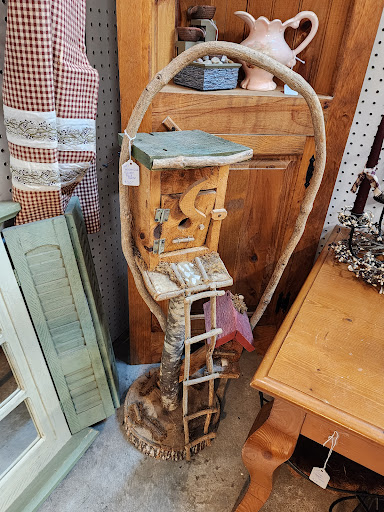 Antique Addicts - Thumbnail