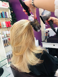 Photo n°15 de LA BELLE Salon De Coiffure Beauté à Neuilly-Plaisance (Salon de coiffure)