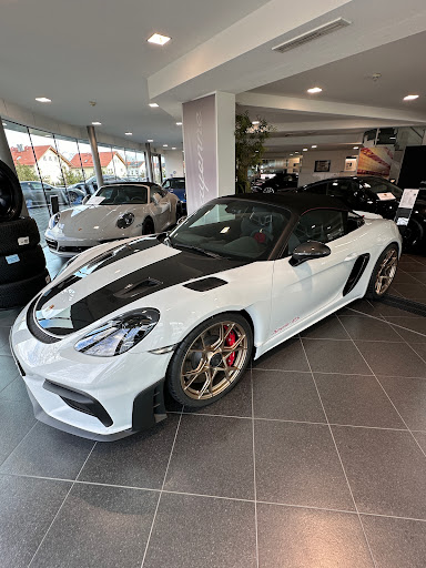 Porsche Center 5 lakes - Thumbnail