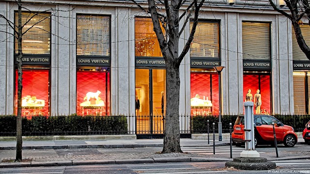 Louis Vuitton Paris Montaigne