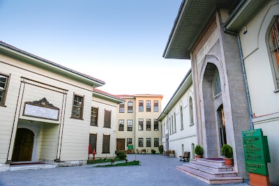 Fatih Sultan Mehmet Foundation universtesi