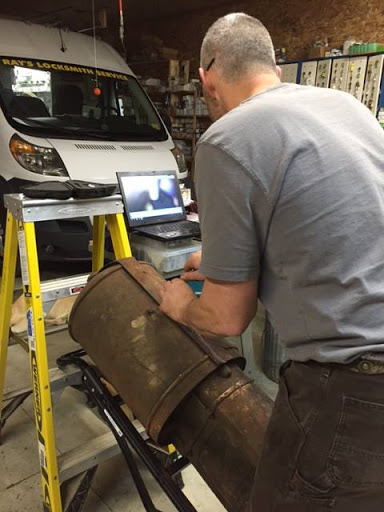 Ray's Locksmith Service - Visual