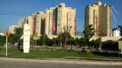 Photos of Zazu&eacute; Plaza