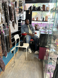 Photo n°26 de Hair And Beauty By Max à Roubaix (Salon de coiffure)