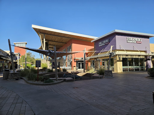 Phoenix Premium Outlets - Visual