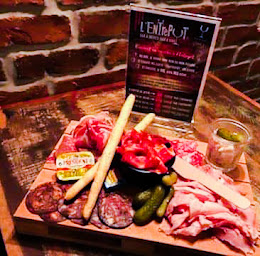 Photo n°2 de L'entrepôt SAS à Villemoirieu (Restaurant)