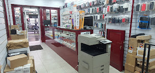 Photo n°10 de 75 Multimedia (Relais mondiale. Relais colis. UPS. DHL . colis priv) à Paris (Magasin d'informatique)