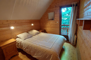 Photo n°14 de Gîte dans le Cantal-Le Chalet du Lac à Beaulieu (Piscine extérieure)