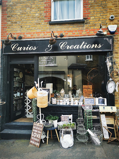 Carlas Curios & Creations Logo