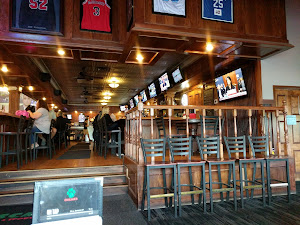 Oscar's Pizza & Sports Grille photo