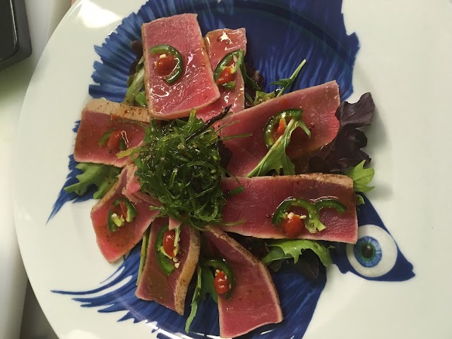White Tree Sushi and Asian Cuisine