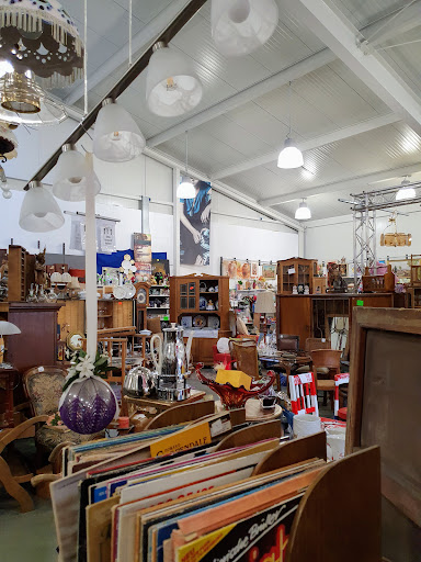 Dauerflohmarkt Regalvermietung Vielfalt in Kall, Thrift Shop - Thumbnail