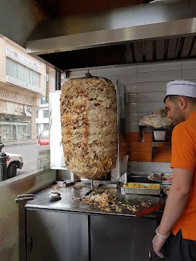 Al-Fawar Shawerma, Author: A M