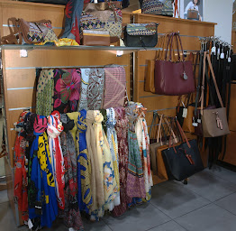 Photo n°6 de Maroquinerie O Sac à Saint-Jean-du-Falga (Magasin de maroquinerie)