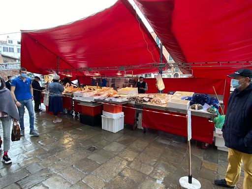 Fish monger - Thumbnail