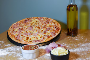 Photo n°7 de Pili Pizza Distributeur à La Frénaye (Pizzas à emporter)