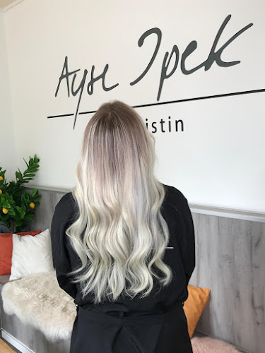 Hairstylistin Ayse Ipek