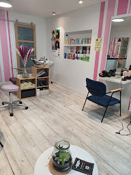 Photo n°2 de Changer d'Hair à Beaugency (Magasin d'articles de coiffure pour hommes)