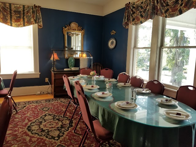 Blue Willow Inn Restaurant & Gift Shop