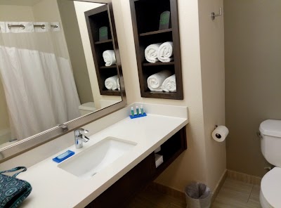 Photos of Holiday Inn Express & Suites Santa Clarita